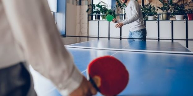 El saque y otros golpes en tenis de mesa